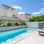 Luxurious 3 Bdr House With Pool & Bbq By Lovelystay