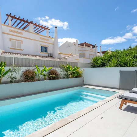 Luxurious 3 Bdr House With Pool & Bbq By Lovelystay