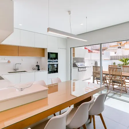 Luxurious 3 Bdr House With Pool & Bbq By Lovelystay Дом отдыха