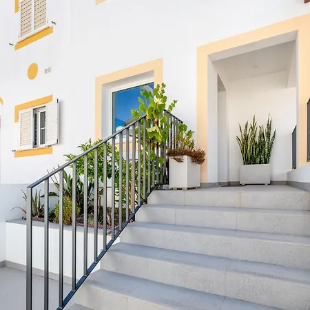 Holiday home Luxurious 3 Bdr House With Pool & Bbq By Lovelystay *