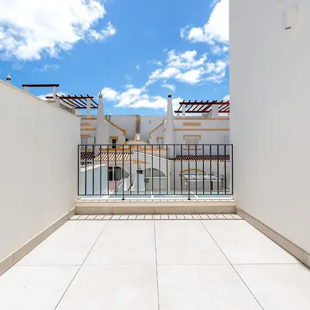 Luxurious 3 Bdr House With Pool & Bbq By Lovelystay Holiday home