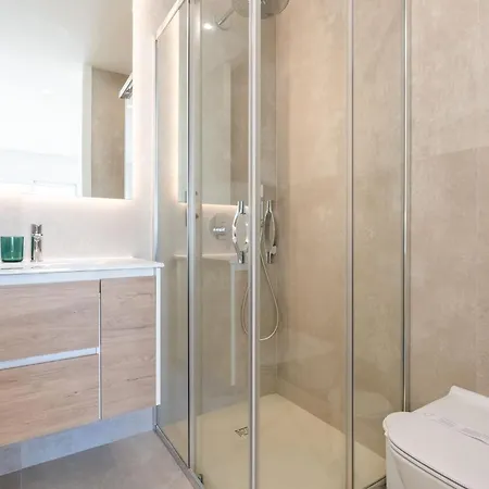 Luxurious 3 Bdr House With Pool & Bbq By Lovelystay * Lagos