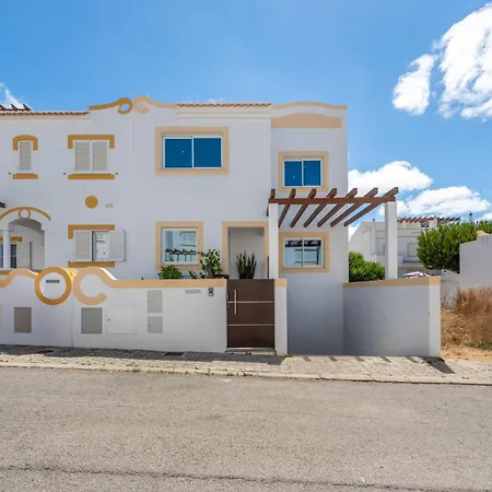 Luxurious 3 Bdr House With Pool & Bbq By Lovelystay Holiday home *