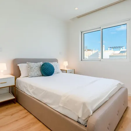 Luxurious 3 Bdr House With Pool & Bbq By Lovelystay * Lagos