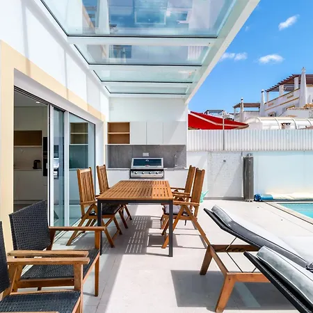 Holiday home Luxurious 3 Bdr House With Pool & Bbq By Lovelystay