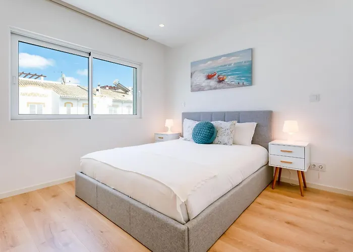 Luxurious 3 Bdr House With Pool & Bbq By Lovelystay * Lagos
