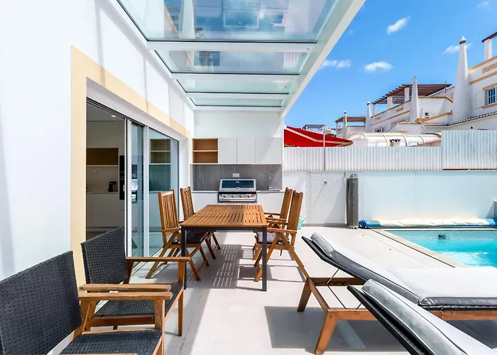 Casa vacanze Luxurious 3 Bdr House With Pool & Bbq By Lovelystay