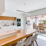 Luxurious 3 Bdr House With Pool & Bbq By Lovelystay Feriehus