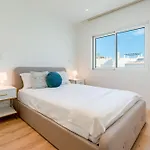 Luxurious 3 Bdr House With Pool & Bbq By Lovelystay * Lagos