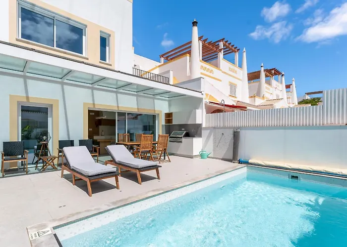 Luxurious 3 Bdr House With Pool & Bbq By Lovelystay * Lagos