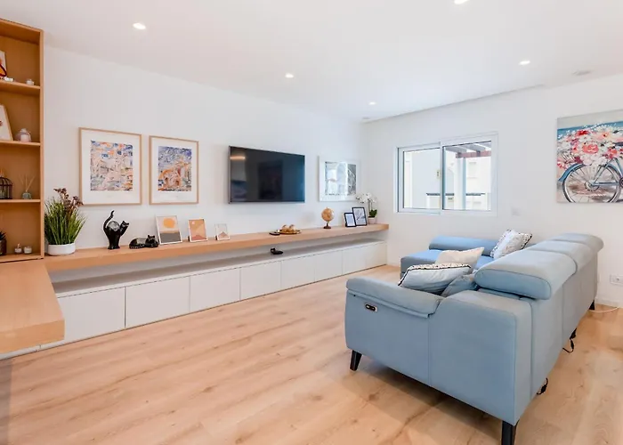 Hébergement de vacances Luxurious 3 Bdr House With Pool & Bbq By Lovelystay