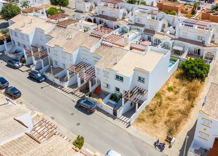 Hébergement de vacances Luxurious 3 Bdr House With Pool & Bbq By Lovelystay *